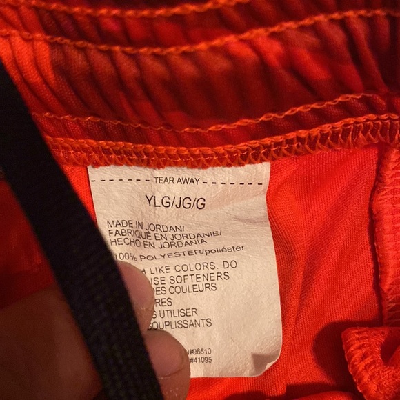 Red Under Armour boys L shorts - Picture 3 of 3